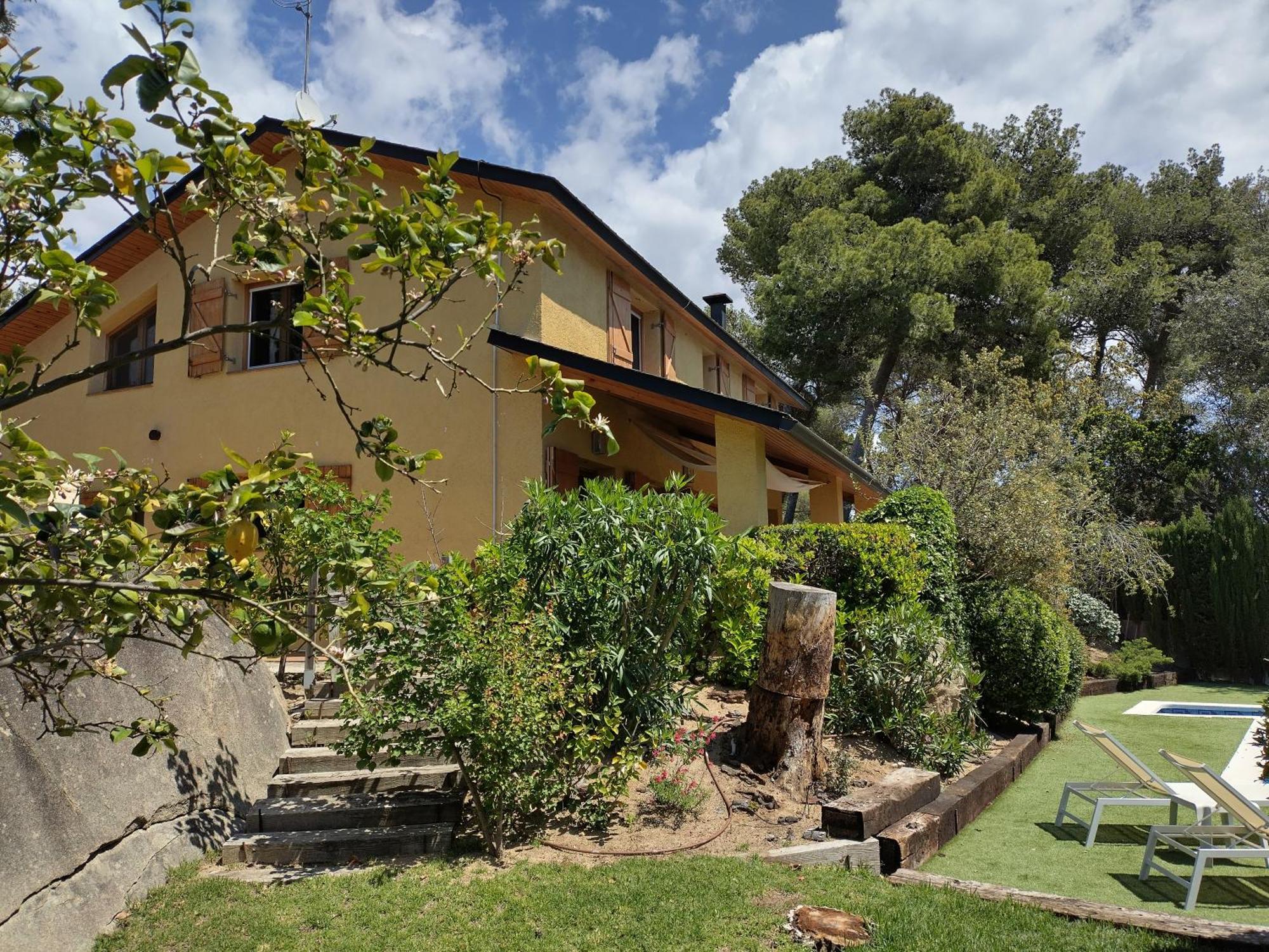 فيلا Casa Feliz Sant Cebrià de Vallalta المظهر الخارجي الصورة