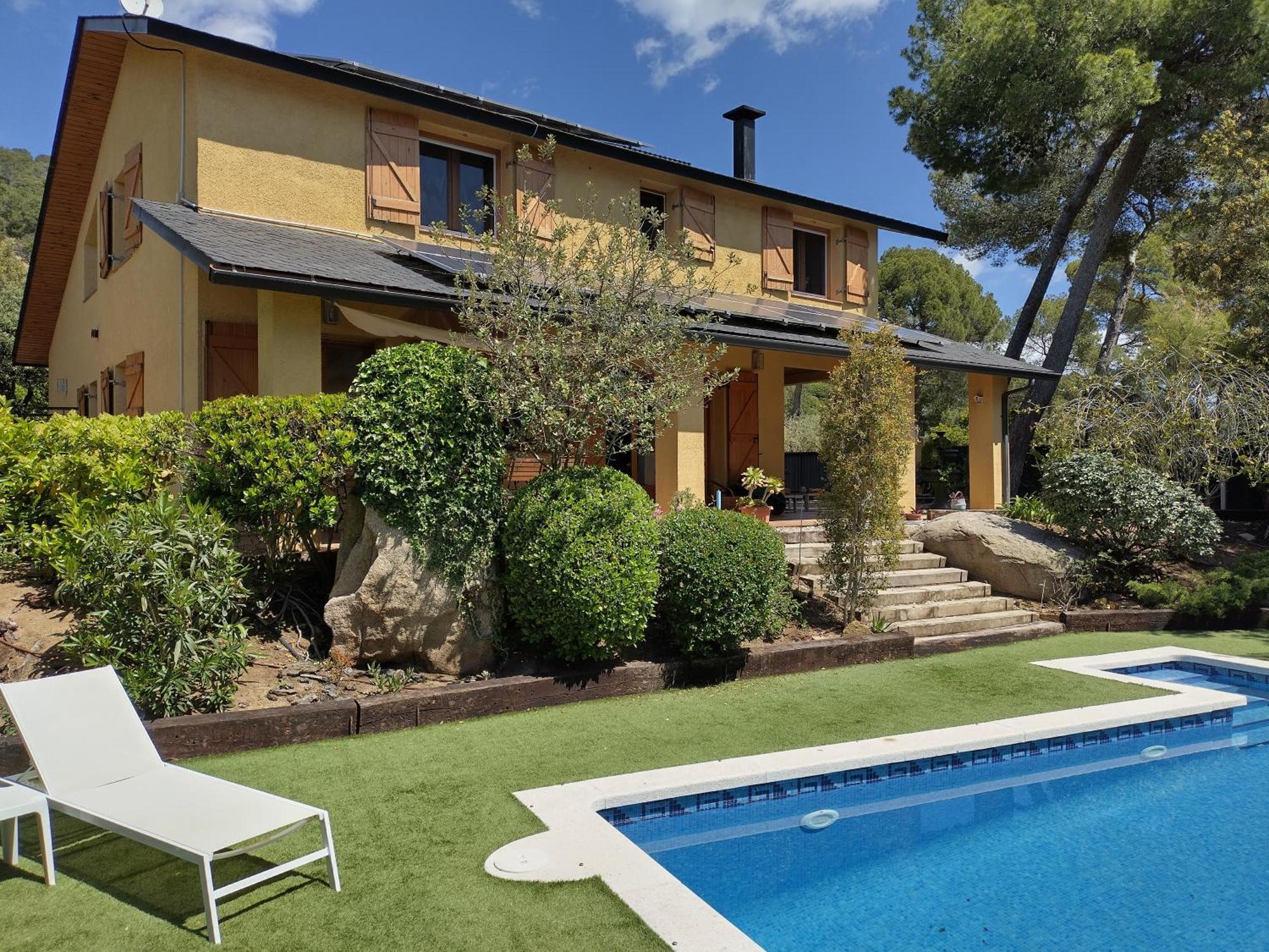 فيلا Casa Feliz Sant Cebrià de Vallalta المظهر الخارجي الصورة