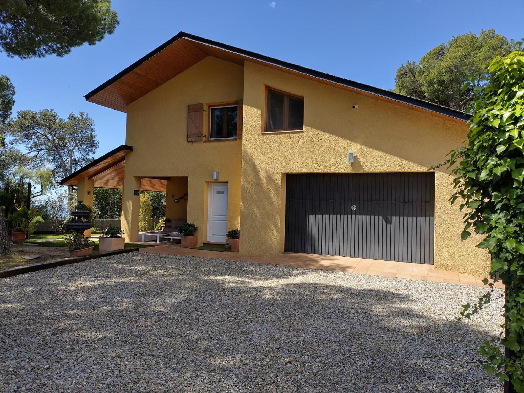 فيلا Casa Feliz Sant Cebrià de Vallalta المظهر الخارجي الصورة