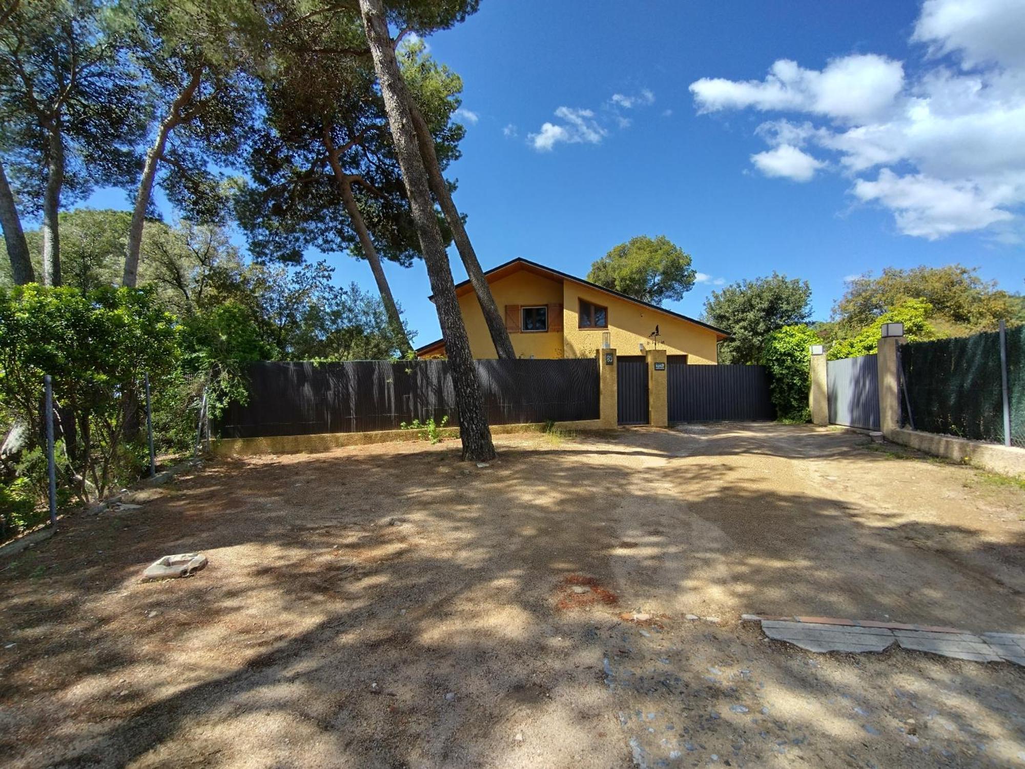 فيلا Casa Feliz Sant Cebrià de Vallalta المظهر الخارجي الصورة