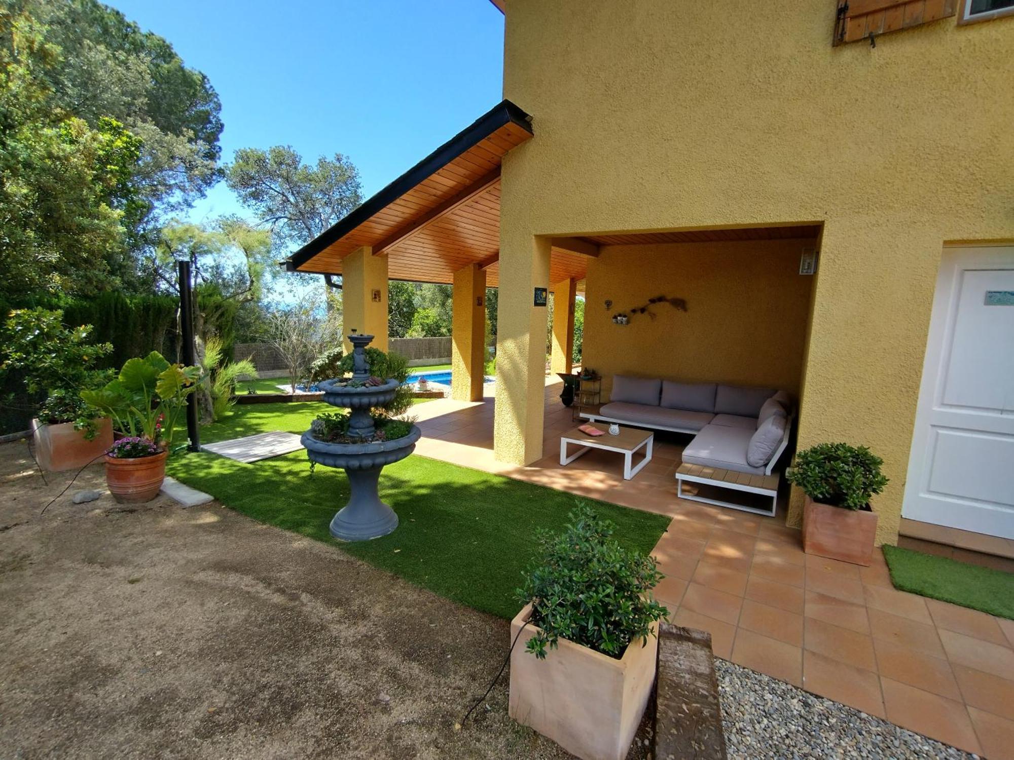 فيلا Casa Feliz Sant Cebrià de Vallalta المظهر الخارجي الصورة